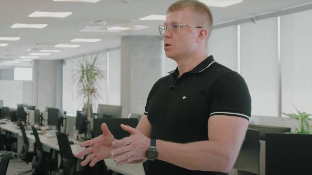 صاحب سایت وان ایکس بت roman semiokhin